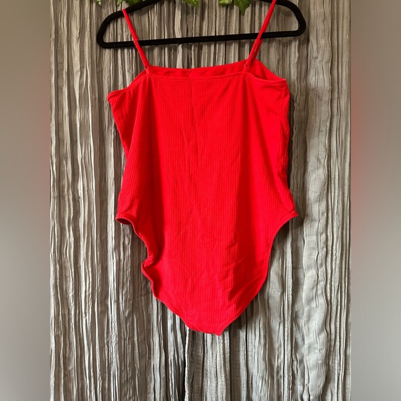 Red ribbed body suit with adjustable buttons on the bottom - Picture 3 of 3